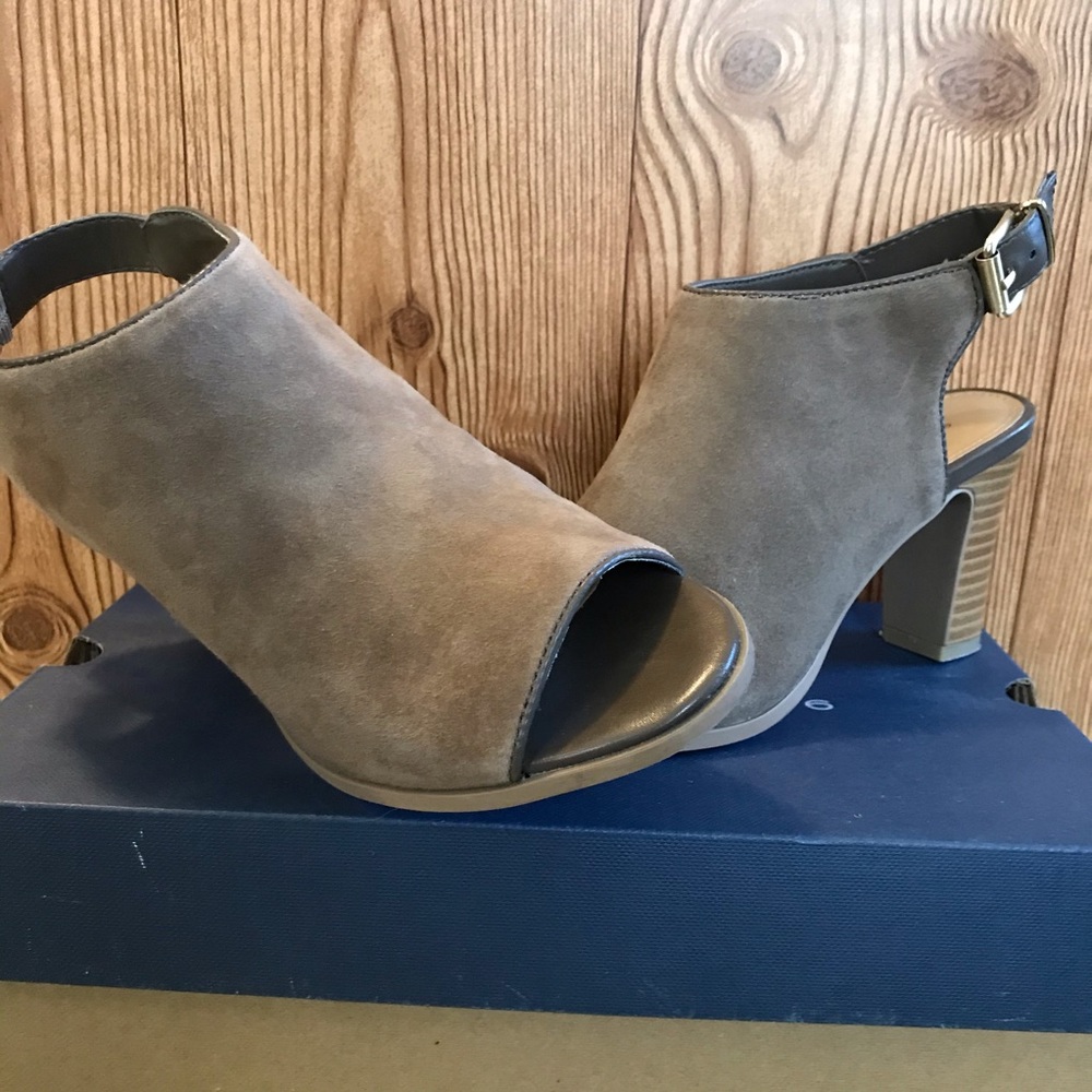 G.H. Bass & CO. Sling back Pump